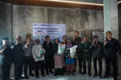 Bupati Garut Tinjau Penyaluran Bantuan Pangan Beras di Kecamatan Kadungora