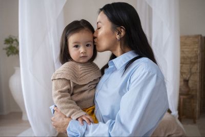 5 Arti Mimpi Punya Anak Perempuan Menurut Primbon Jawa, Pertanda Baik?
