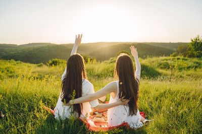 Happy Girlfriend Day, Ini 7 Ide Cara Merayakannya Bareng Pacar atau Sahabat