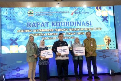 Pemprov Jateng Beri Penghargaan OPD Terbaik dalam Transaksi Nontunai 2025