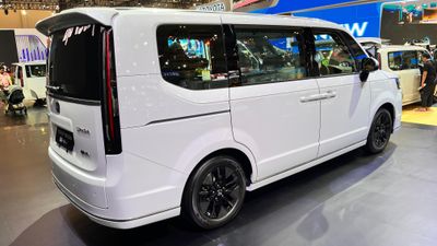 Update Harga Honda Step WGN e:HEV Terbaru yang Punya Desain Boxy dan Fitur Canggih!