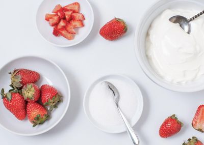 7 Resep Menu Diet dari Yogurt yang Bikin Kamu Semangat Sehat
