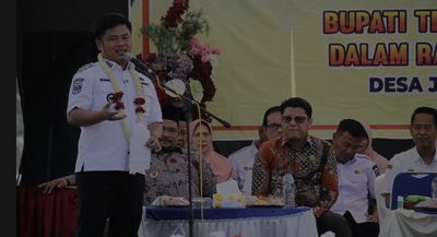 Dialog Interaktif di Desa Jatilawang, Bupati Tegal Respons Keluhan Warga Secara Langsung
