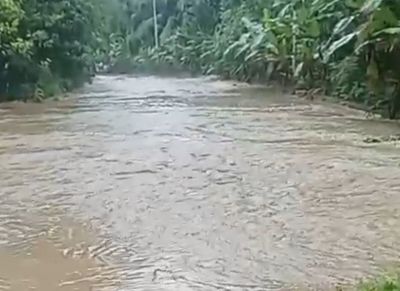Lapor ! Jalan Trans Seram di Desa Hualoy Seram Bagian Barat Tergenang Banjir Akibat Meluapnya Sungai Ama