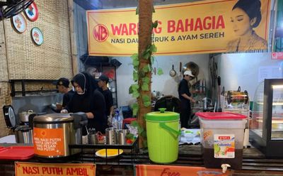 Warung Bahagia di Malang: Spesialis Nasi Daun Jeruk dan Ayam Sereh, Sensasi Kuliner yang Bikin Betah