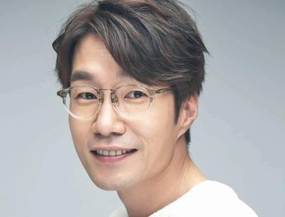 Aktor Song Young-kyu Ditemukan Meninggal di Dalam Mobilnya