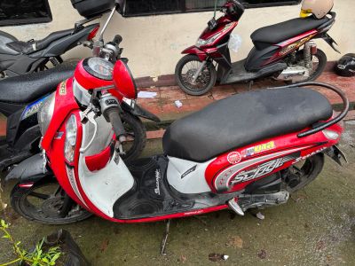 Pengendara Scoopy Tabrak Wanita Pejalan Kaki di Ambon, Telinga Korban Keluarkan Darah
