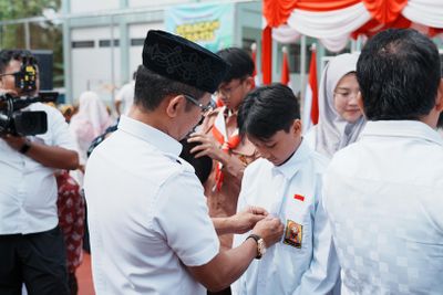 Wujudkan Pemerataan Akses Pendidikan, Pemkot Balikpapan Bagikan 92.611 Seragam Gratis