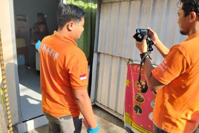 Peluru Nyasar Tembus Atap Rumah Warga di Makassar, Hantam Bingkai Foto di Ruang Tamu