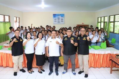 Jaksa Sambangi 2 SMA di Ambon Edukasi Bullying dan Bijak Pakai Medsos