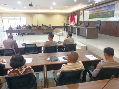 Satker Polda Maluku Diminta Tingkatkan Pelayanan Publik, Mengapa ?
