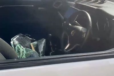 Maling Pecahkan Kaca Mobil Bawa Kabur Uang Rp 40 Juta di Bone