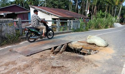 Jembatan Penghubung Tungkal Ilir ke Jambi Amblas, Aktivitas Warga Terganggu
