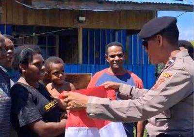 Polres Merauke Lakukan Aksi Bagi Bendera Jelang HUT RI ke-80