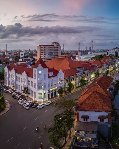 5 Rekomendasi Tempat Makan 24 Jam di Surabaya yang Wajib Kalian Kunjungi saat Sahur