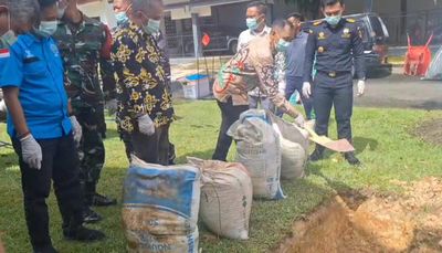 320 Karung Pupuk Ilegal Asal Malaysia Dimusnahkan Kejari Nunukan