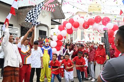 Meriah! Ratusan Warga Lubok Batee Ramaikan Jalan Santai HUT RI ke-80