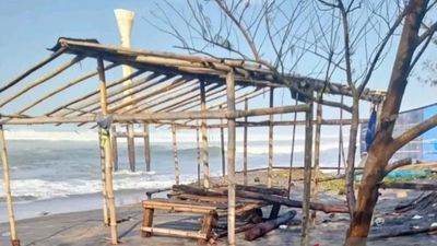 BPBD Cianjur Siagakan Petugas Pantau Gelombang Tinggi di Pantai Selatan