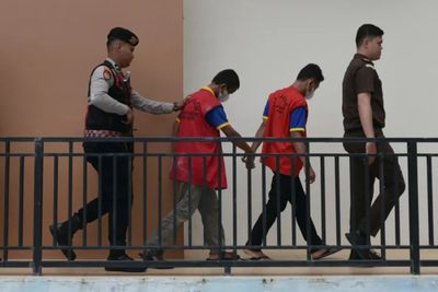 Kedapatan Ciuman di Toilet Umum, Dua Pria di Aceh Divonis 80 Cambukan karena Hubungan Sesama Jenis