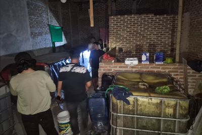 Polres Maros Bongkar Penimbunan 9 Ribu Liter Solar Subsidi di Rumah Kosong, 1 Orang Jadi Tersangka