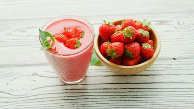 7 Manfaat Jus Stroberi dan Tomat untuk Kesehatan Tubuh, Kaya Vitamin!