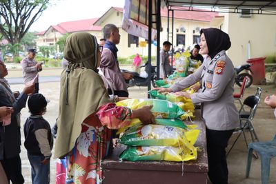 Polres Aceh Tamiang Gelar Operasi Beras Murah 4 Ton