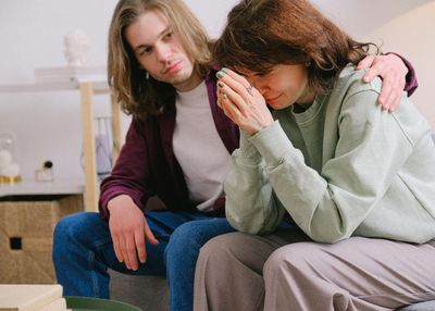 6 Cara Bantu Teman yang Terjebak Toxic Relationship, Jangan Cuma Bilang Putusin !