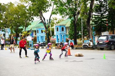 Gembira & Sportif! Kendari Rayakan HUT ke-80 RI dengan Sepatu Roda dan Hadang