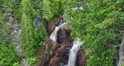 Misteri Devil s Kettle: Air Terjun Aneh di AS yang Menelan Air ke Lubang Neraka