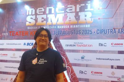 Mencari Semar : Teater Koma Ajak Penonton Renungkan Peran AI dalam Kehidupan Manusia