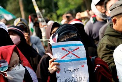 Israel Bebaskan Suami Istri yang Ditahan di Bali Setelah Foto Pakai Seragam Militer IDF