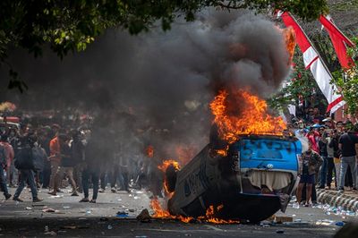 Unjuk Rasa di Pati Ricuh, Mobil Terbakar hingga Kantor Bupati Dirusak