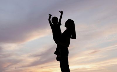 7 Puisi Singkat Tentang Pengorbanan Ibu yang Menyentuh Hati