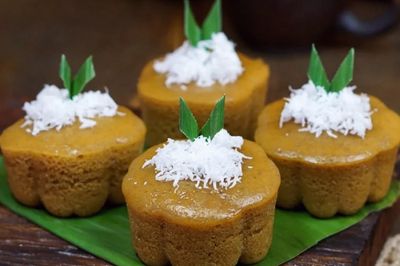5 Resep Kue Apem Sederhana, Bisa Kukus atau Panggang!