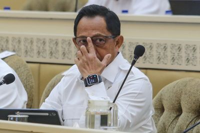 Buntut Umrah di Tengah Bencana, Mendagri Berhentikan Sementara Bupati Aceh Selatan