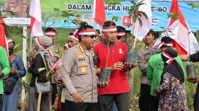 Sambut HUT ke-80 RI, Polresta Pangkalpinang Tanam Ribuan Pohon