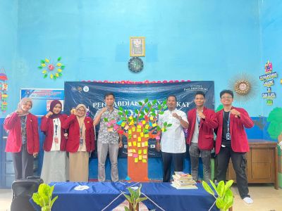 Mahasiswa PMM UMM Ajak Siswa Bercita-Cita Tinggi Lewat Pohon Impian Origami