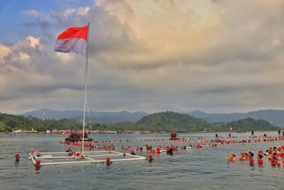 Meriahkan Hari Kemerdekaan, di Lampung Upacara Digelar di Atas Laut