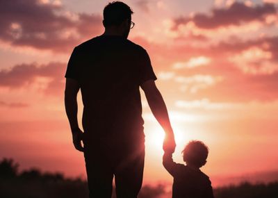 17 Caption Singkat Tentang Pengorbanan Ayah Dalam Bahasa Inggris yang Menyentuh Hati