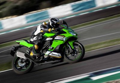 Berapa Harga Kawasaki Ninja ZX25R Terbaru 2025? Cocok buat Kamu yang Suka Motor Sport dan Suka Ngegas!