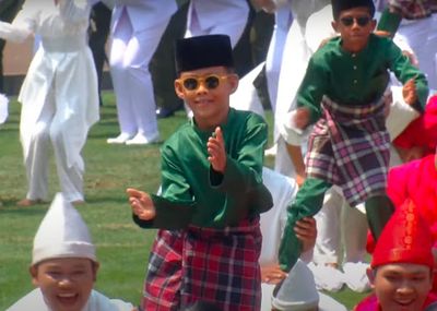 Bocah Aura Farming Joget Pacu Jalur di Depan Presiden Prabowo, Istana Bergoyang