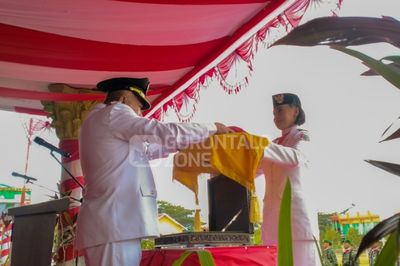 Penurunan Bendera Merah Putih pada Upacara HUT RI ke-80 Tingkat Kabupaten Gorontalo Berlangsung Khidmat