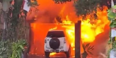 Kebakaran rumah penginapan di Tomohon: mobil hangus terbakar dan 3 orang meninggal dunia