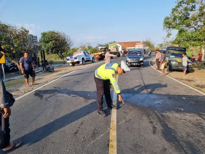 Motor Roda Tiga vs Truk Kecelakaan di JLS, 4 Meninggal 6 Luka-Luka