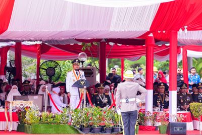 Pimpin Upacara HUT ke-80 RI di Rujab Gubernur, Andi Sudirman Sulaiman: Momentum Perkuat Ekonomi Sulsel