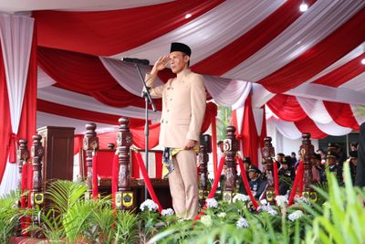 Wakil Bupati Bogor Pimpin Upacara Penurunan Bendera HUT RI ke-80