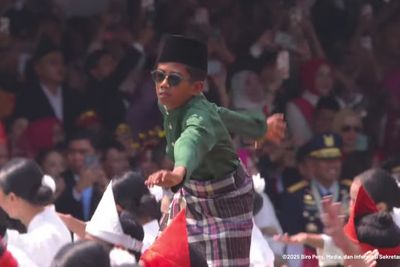 Pacu Jalur Dibawa ke Istana, Warna Tradisi Riau Meriahkan HUT ke-80 RI