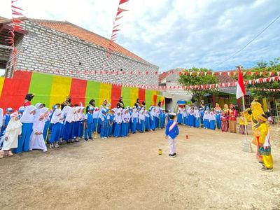 Gemes! Bocah TK di Sumenep Gelar Upacara 17-an Ala Orang Dewasa