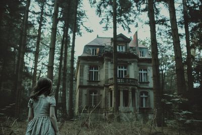 5 Arti Mimpi Rumah Berhantu Menurut Primbon Jawa, Bikin Merinding!