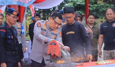 Polda Lampung Musnahkan 50 Senpi Rakitan Hasil Operasi Sikat Krakatau 2025